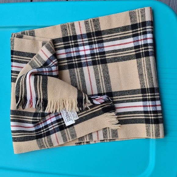 B Atman & co. scarf - Picture 4 of 4